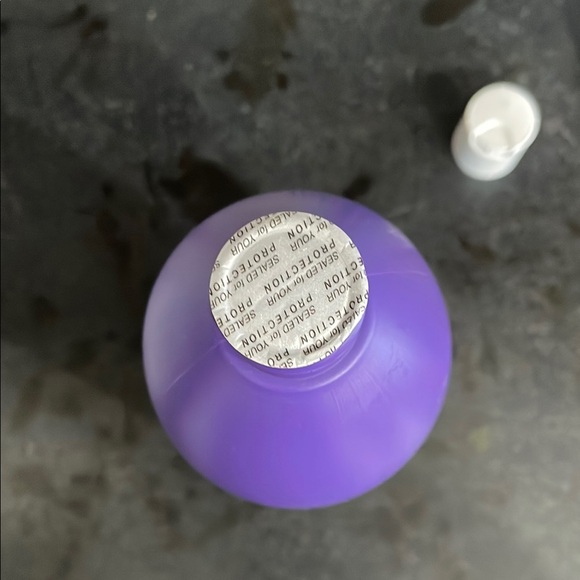 Loma Violet Shampoo - Picture 2 of 5